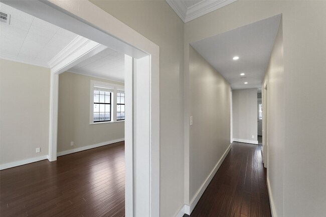 Building Photo - 309 Pecore St