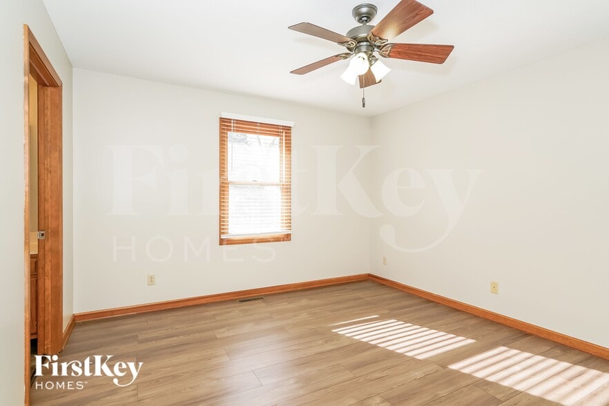 Building Photo - 873 E Cragmont Dr