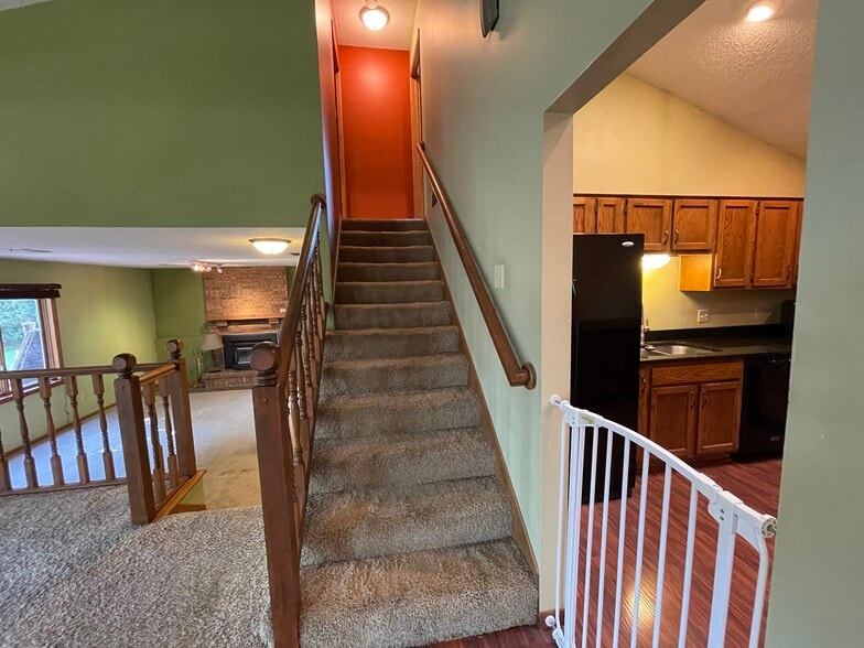 Building Photo - 5858 Red Cherry Ln