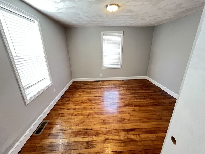 Building Photo - 1 Mill St Ct