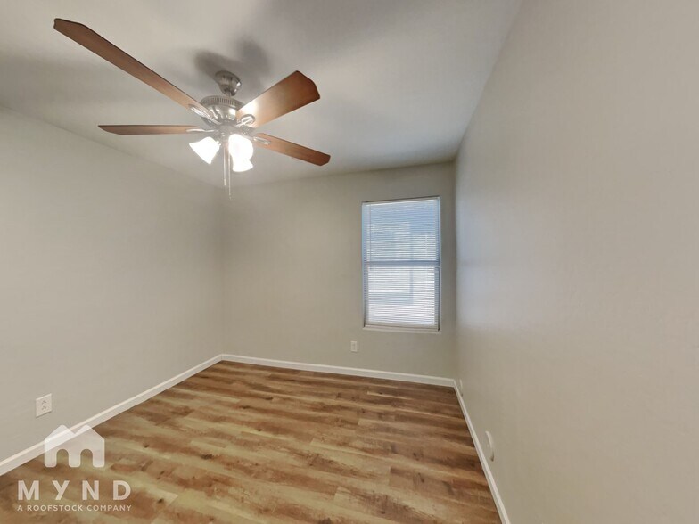 Building Photo - 40768 W Sanders Way