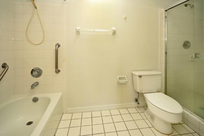 Building Photo - 840 Ridge Lake Dr