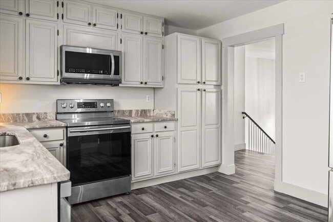 Building Photo - 9121 Potomac Dr