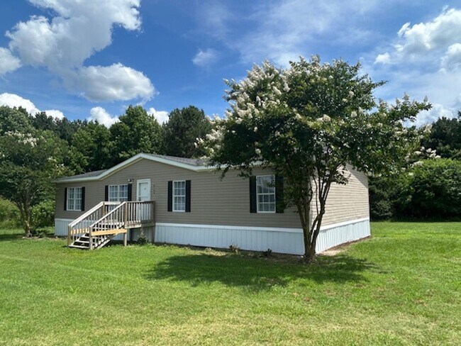 Building Photo - Spacious 3-Bed, 2-Bath Manufactured Home o...