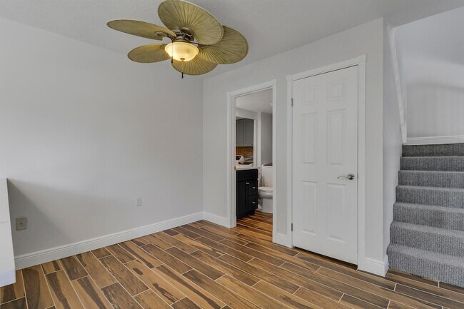 Building Photo - 2324 23rd Ct