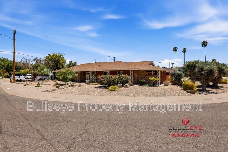 Building Photo - 1617 W Flower Cir N