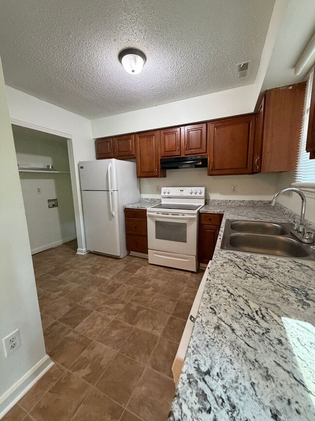 Building Photo - 6126 Bent Tree Ct