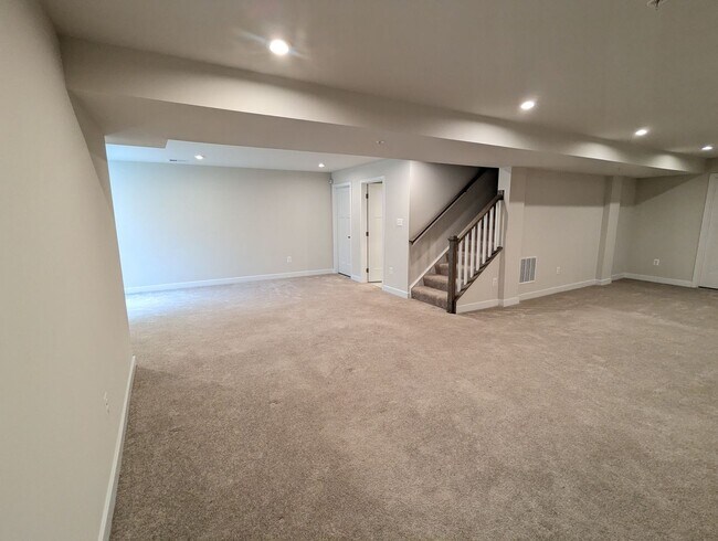 Building Photo - Stunning villa in the Harrison Terrace com...