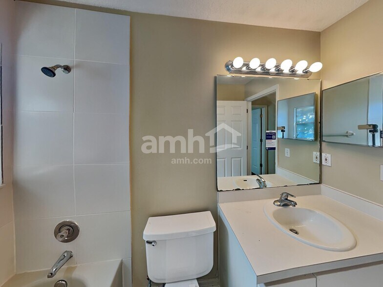 Building Photo - 321 Sterling Lake Dr