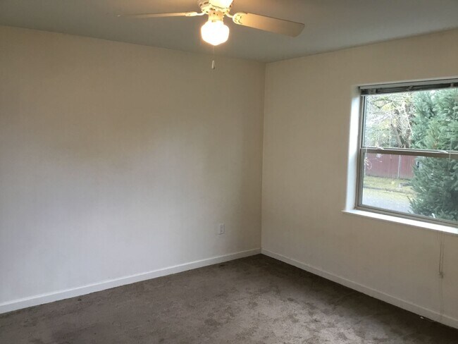 Building Photo - 851000