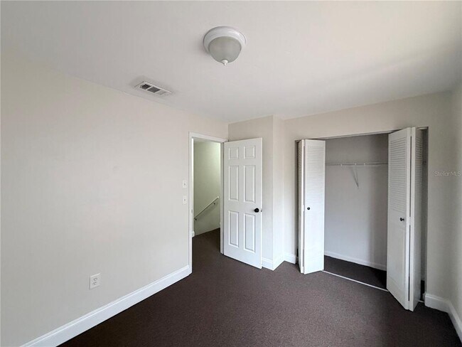 Building Photo - 2635 SW 35th Pl