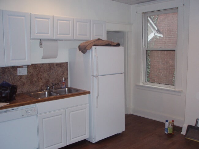 Building Photo - 2338 Flora St