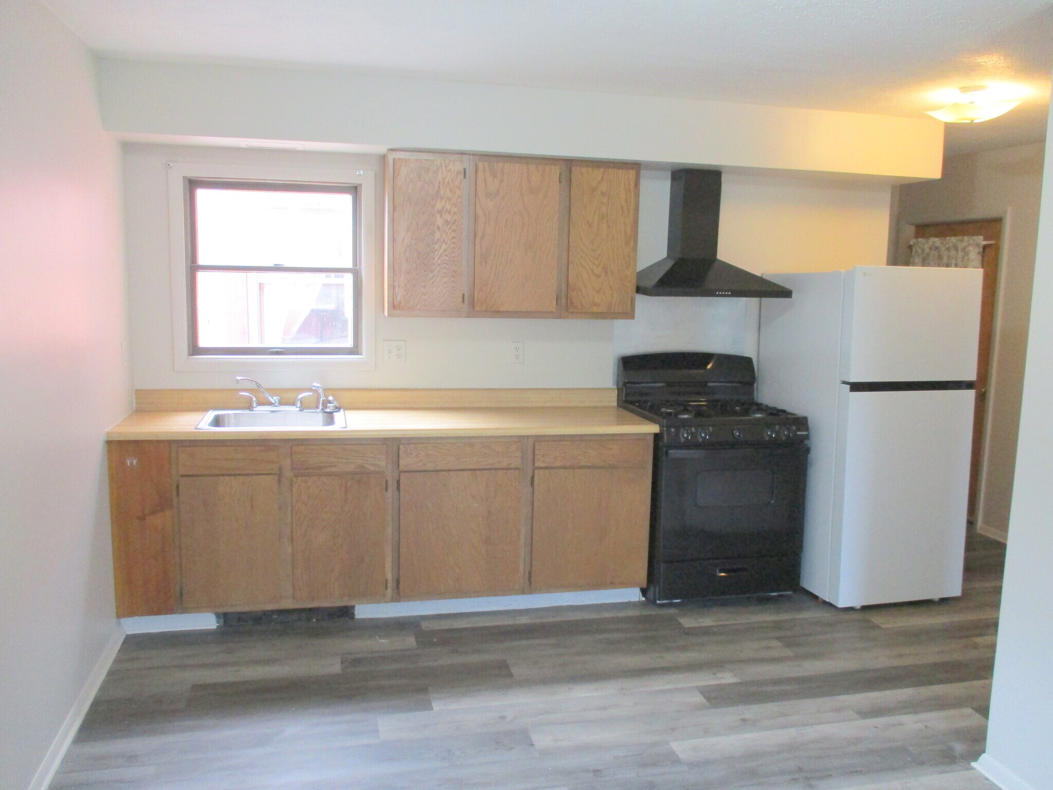 Building Photo - 411 Merchant St