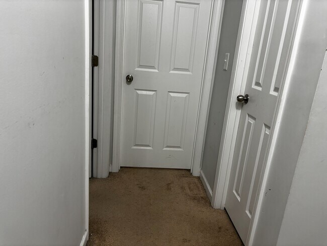 Building Photo - 5600 Moresby Ct