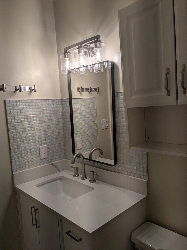Building Photo - 562 Teal Ln