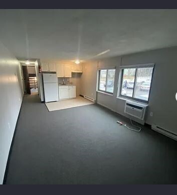 Building Photo - 949 Main St