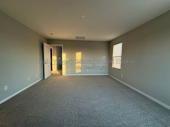 Building Photo - 5618 N 87th Dr