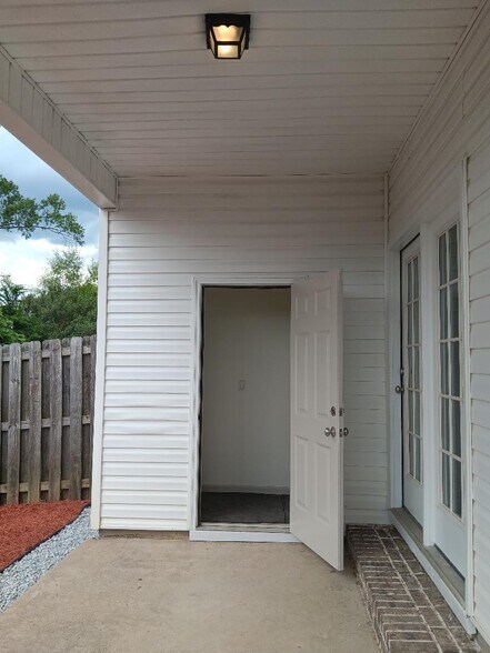 Building Photo - 724 Buddy Ct