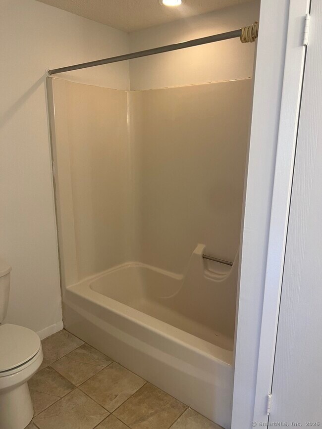 Building Photo - 7 Padanaram Rd