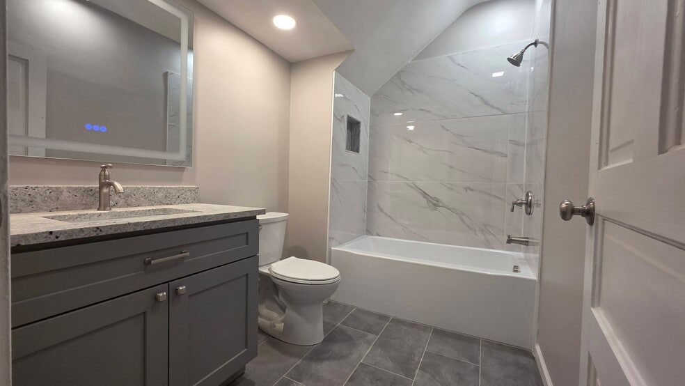 Upstairs Bathroom - 15 North Ave