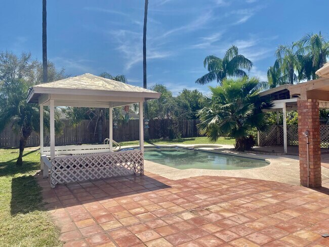 Building Photo - 1945 Zenaida Ave