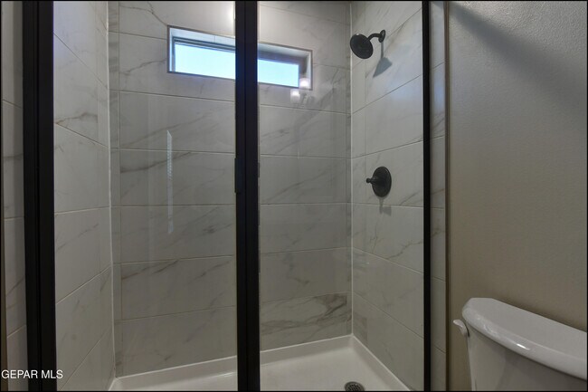 Building Photo - 516 Logwood Ave