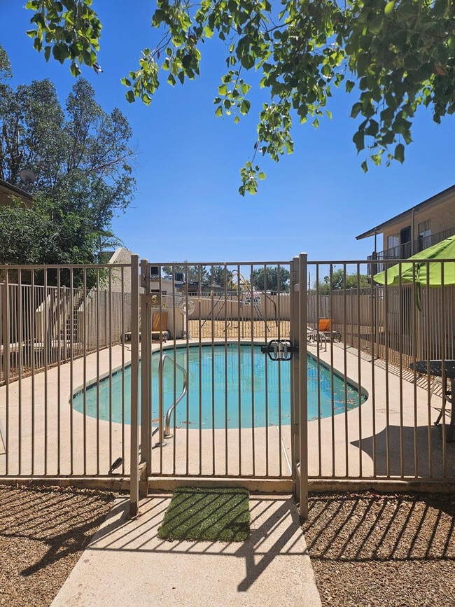 Building Photo - 1241 E Cinnabar Ave