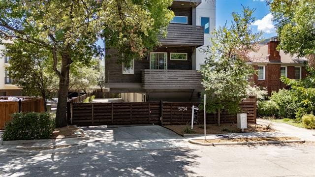 Building Photo - 5734 Oram St