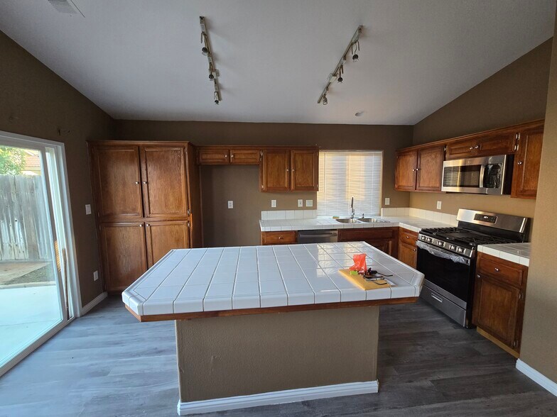 Building Photo - 3804 Mariana Way