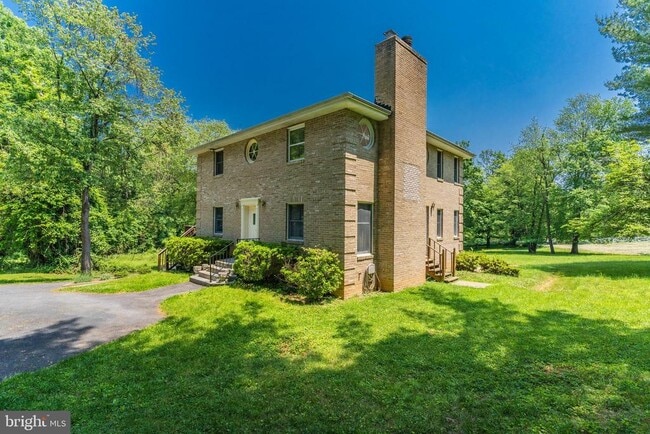 Building Photo - 9201 Harrington Dr