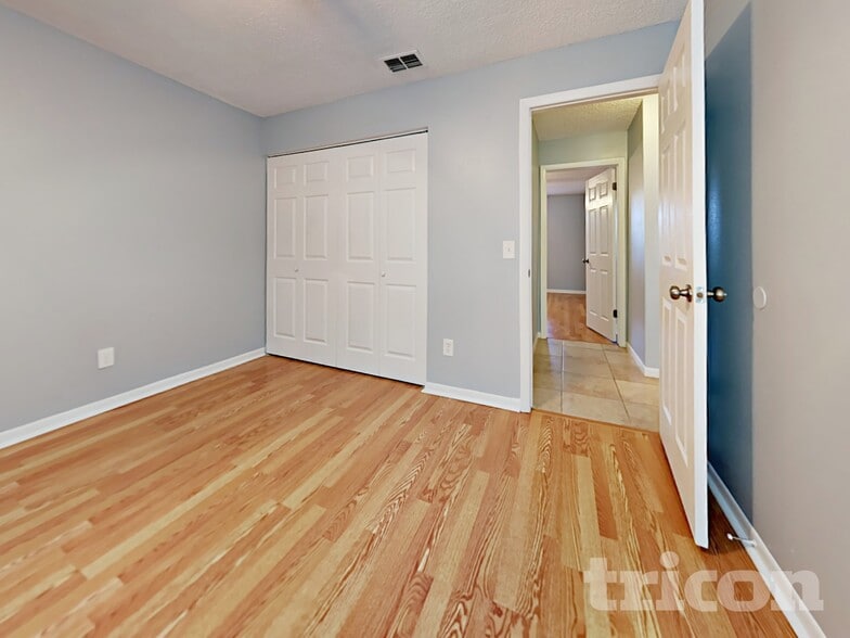 Building Photo - 910 Sunridge Point Dr