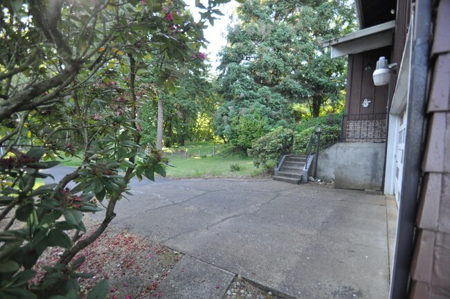 Building Photo - 72562 Ivy Ln