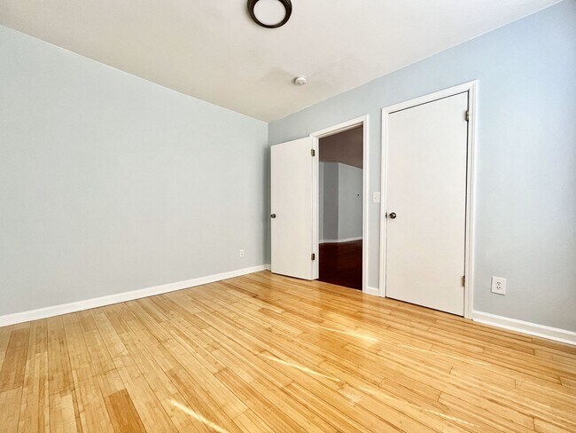 Building Photo - 538 Fremont Ave NW