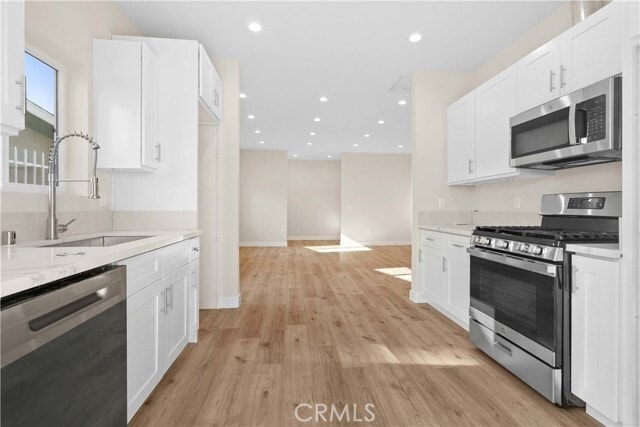 Building Photo - 702 E Glenoaks Blvd