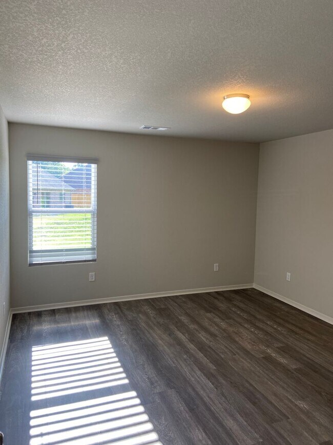 Building Photo - *NOW PRELEASING!*  Four Bedroom | Two Bath Home in Walcott Springs