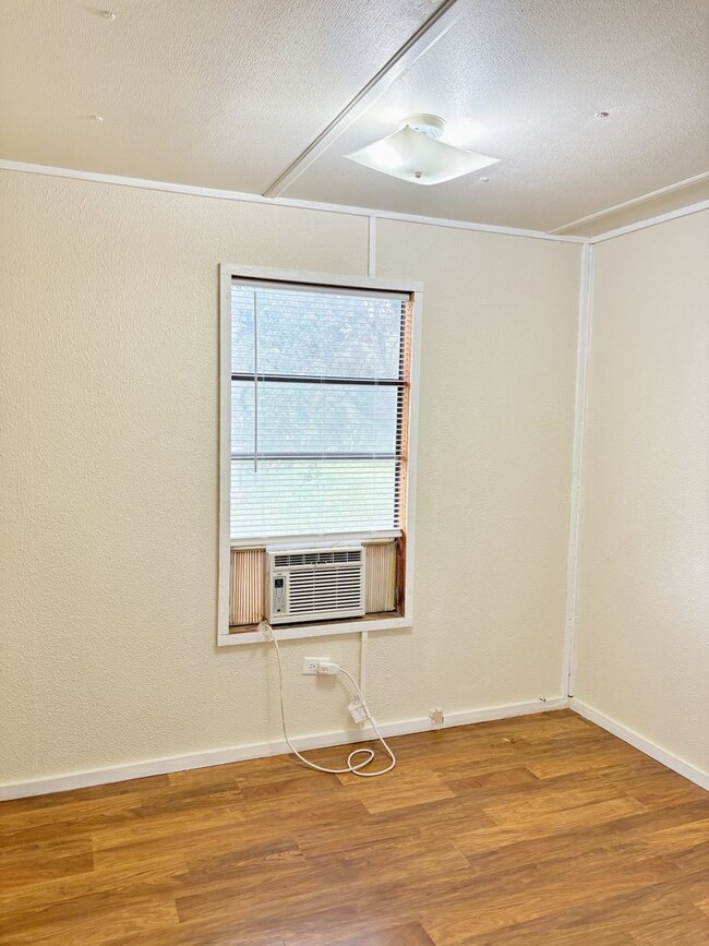 Building Photo - 710 Robindale West Rd