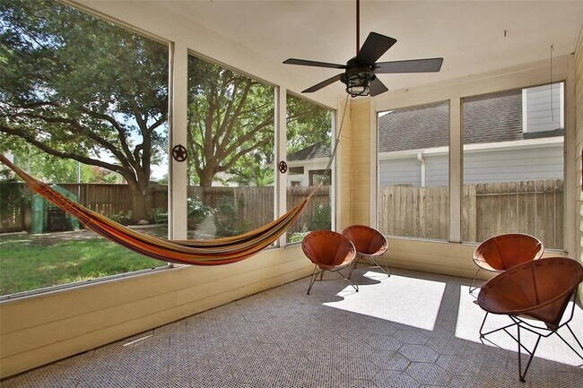 Building Photo - 16242 Pine Thorn Dr