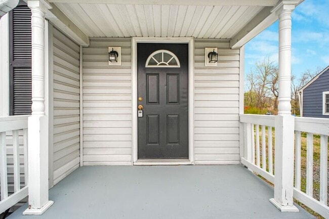 Building Photo - 6339 Old Plank Rd