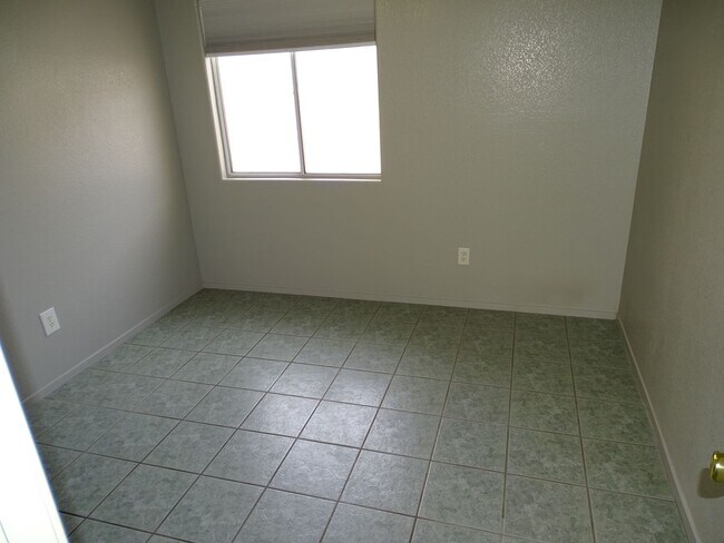 Building Photo - 3 Bedroom Single Story Northwest Vegas Home