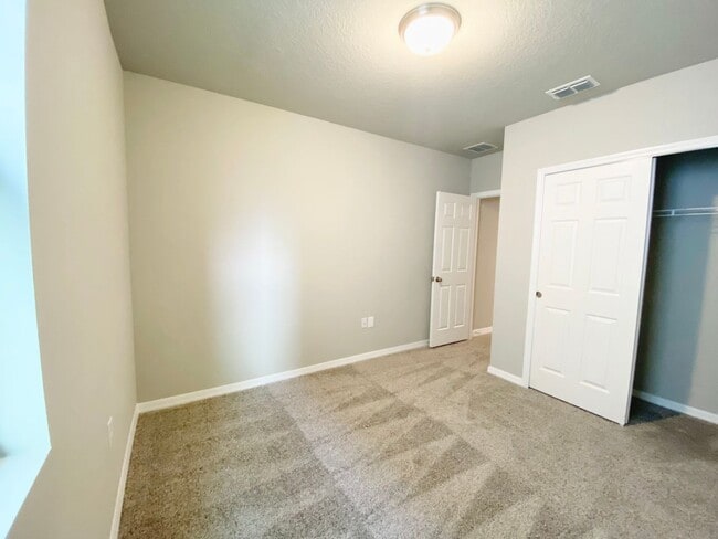 Building Photo - 572 Sun Warbler Wy
