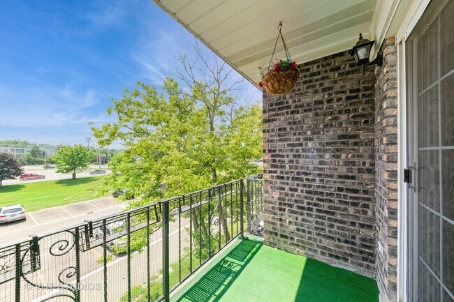 Building Photo - 1511 N Windsor Dr