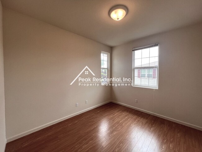 Building Photo - Beautiful 4bd/2.5ba Folsom Home with 2 Car Garage!