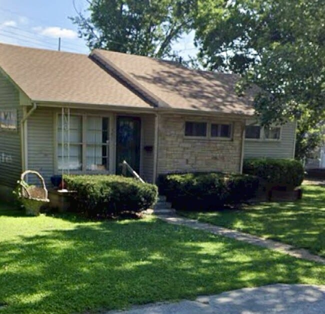 Primary Photo - 400 Sylvan Terrace