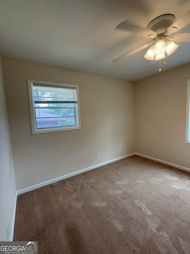 Building Photo - 1430 High Meadow Dr