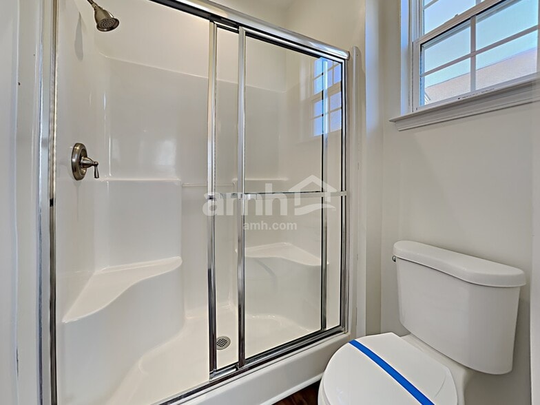 Building Photo - 2414 Thoreau St