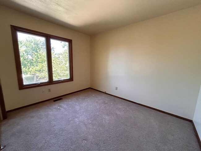 Building Photo - $0 DEPOSIT OPTION. 4 BEDROOM 3.5 BATH HOUS...