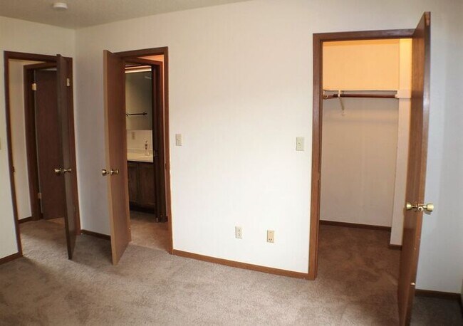Building Photo - $1,475 | 2 Bedroom + Bonus Room, 1.5 Bathroom Town Home | No Pets | Available for July 1st, 2026 ...