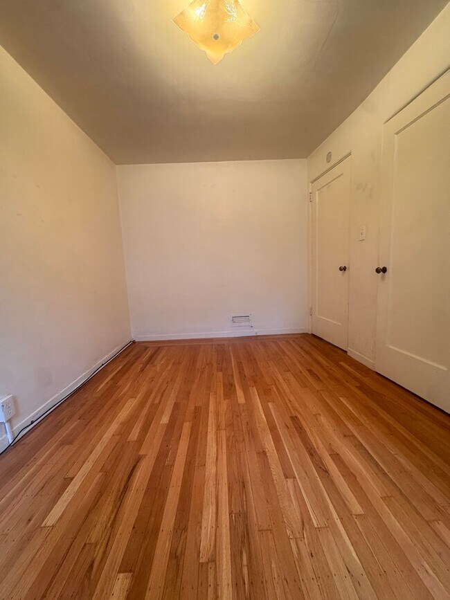 Building Photo - 31 Excelsior Ct