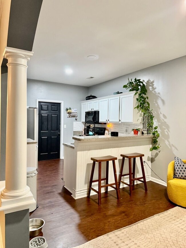 Building Photo - 3BD/2BA Updated Ranch on a Wooded Lot- Two...