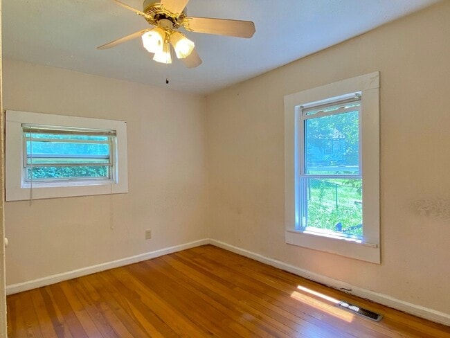 Building Photo - Cozy West Asheville Home with Fence